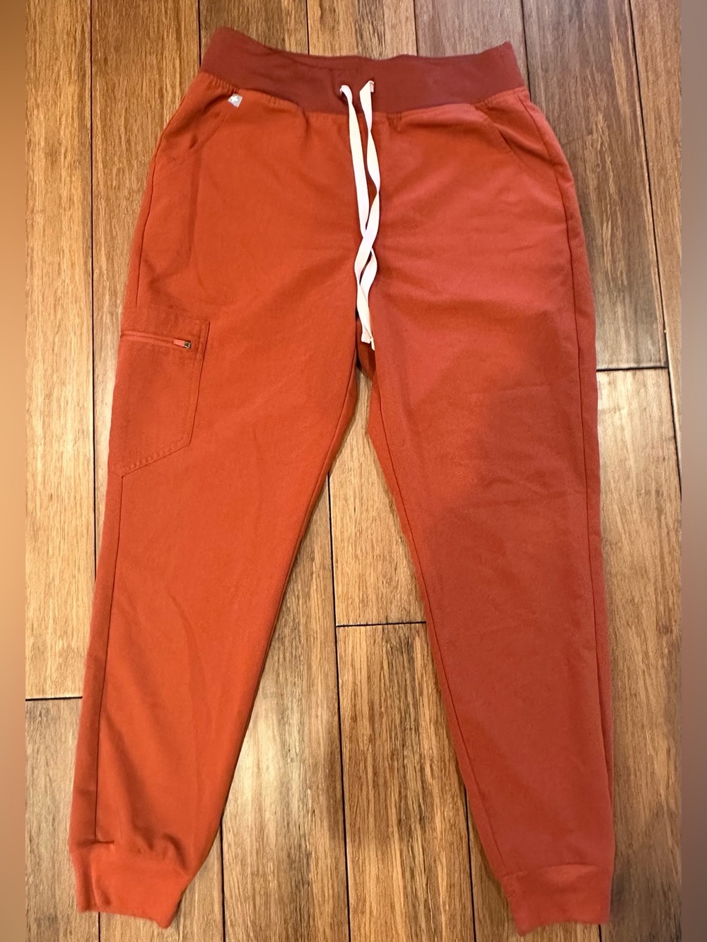 Figs Women's Zamora High Waisted Auburn Scrub Pant - Size Medium - Picture 2 of 5